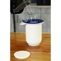 Emsa Rührschüssel Superline 2152121200, 1 L, Kunststoff, Weiß/blau, Mit Spritzschutz Und Deckel -Smart Haus Geschaf db37e9ad72baa005f500f6ab8cbe4696b955904e ruehrschuessel emsa superline 2152121200 1 l